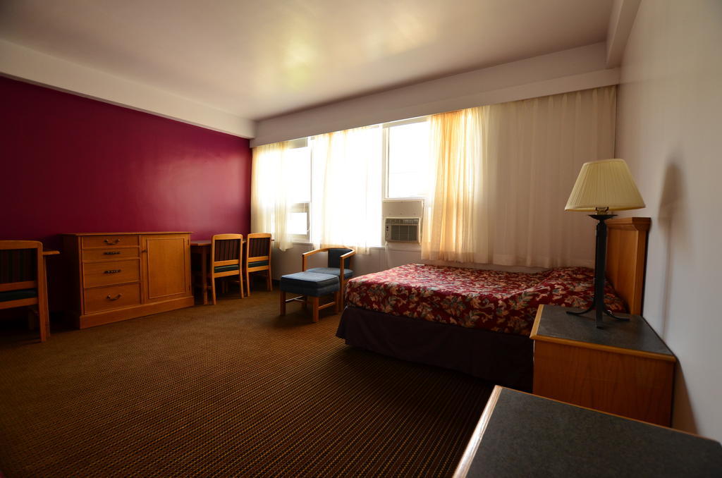 ホテル ロイヤルプラザ ウィニペグ エクステリア 写真